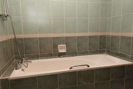3 Bed Apartment with En Suite in Kilimani image 13