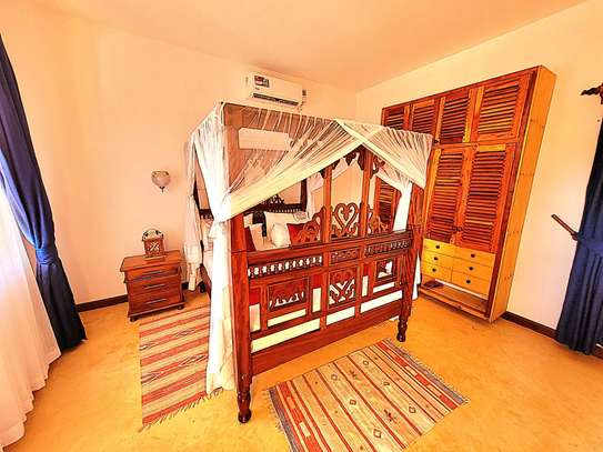 5 Bed Villa with En Suite in Diani image 3