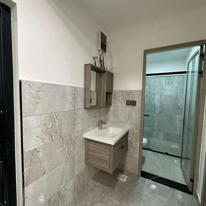 1 Bed Apartment with En Suite in Kilimani image 4