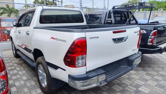 Toyota Hilux double cabin white 2017 image 9