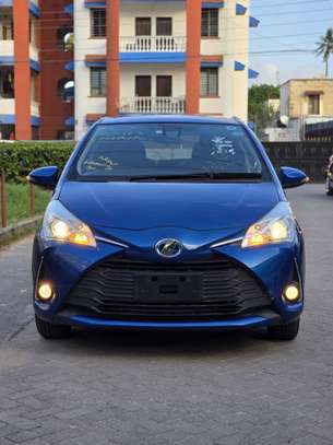 Toyota vitz 1500cc Hybrid 2018 image 2