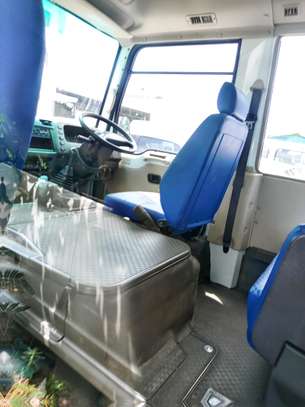 Mitsubishi Rosa image 3