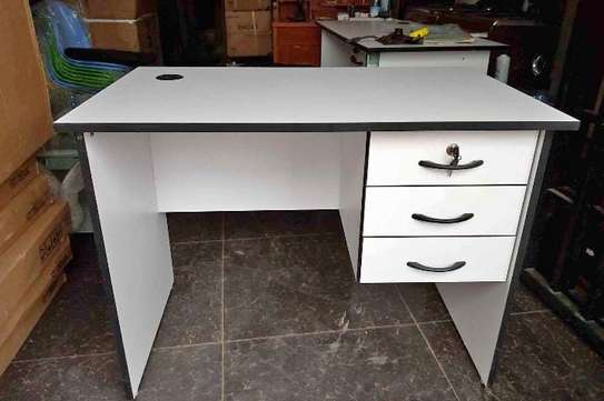 Top quality very strong and durable office desks image 5