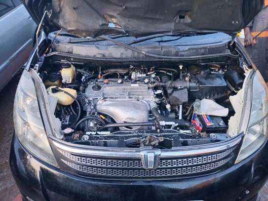 Toyota ISIS YEAR 2006. image 4