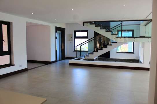 7 Bed Townhouse with En Suite in Kitisuru image 3
