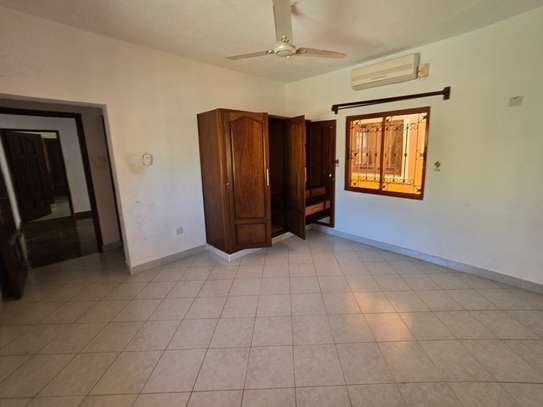 3 Bed Villa with En Suite in Nyali Area image 7