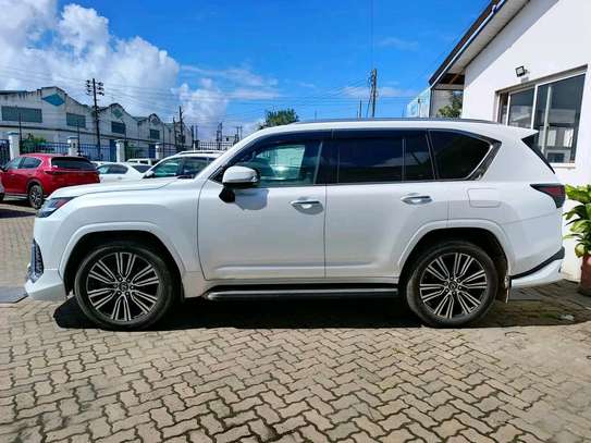 Lexus Lx600 White 2023 sport image 3