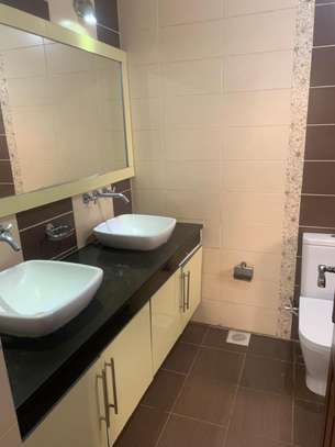 3 bedroom apartment all ensuite image 4