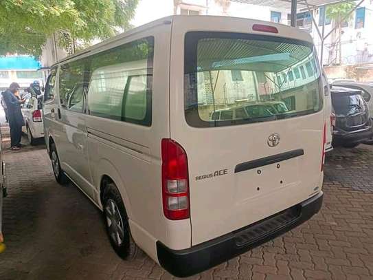 TOYOTA HIACE MANUAL DIESEL 2017 MODEL. image 3