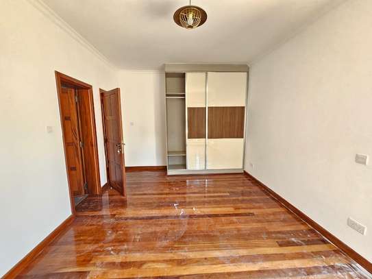 5 Bed Townhouse with En Suite in Lavington image 8