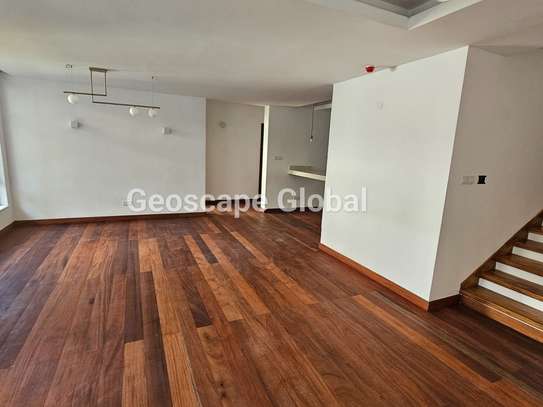 4 Bed Townhouse with En Suite in Rosslyn image 5