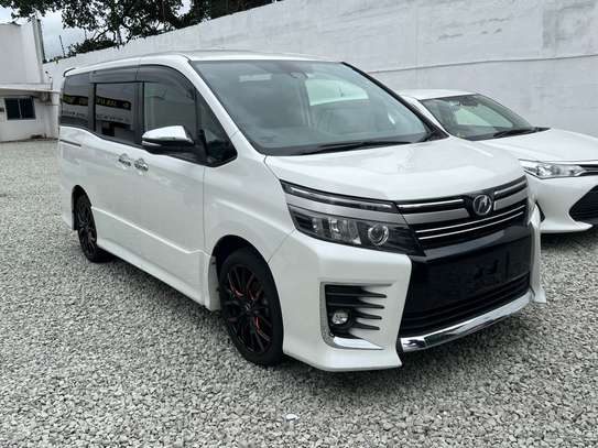 TOYOTA VOXY (WE ACCEPT HIRE PURCHASE) image 2