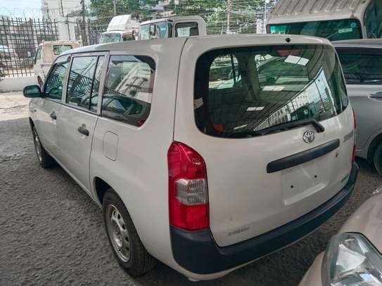 Toyota succeed non hybrid on sale image 1