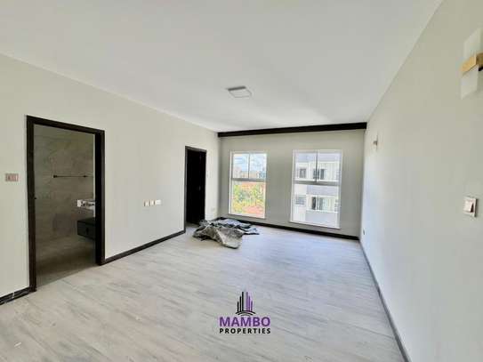 3 Bed Apartment with En Suite at Riverside Drive image 6