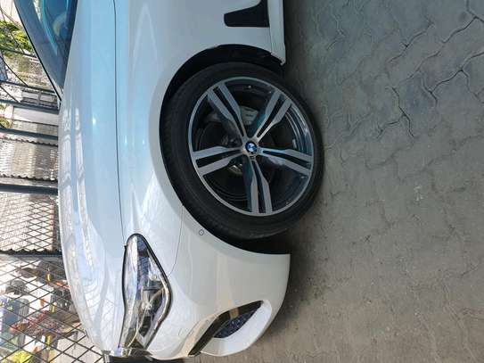 BMW 740i image 1