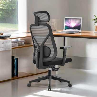 Office chair: Modern Black Ergonomic Office Seat image 4