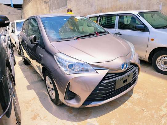Toyota Vitz hybrid 2018 2wd image 9