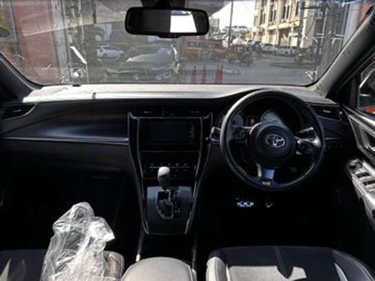 Toyota Harrier GS image 6