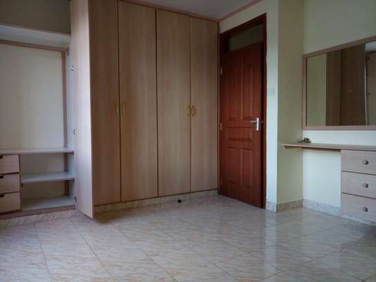 A 3 bedrooms maisonette to let in south c image 2