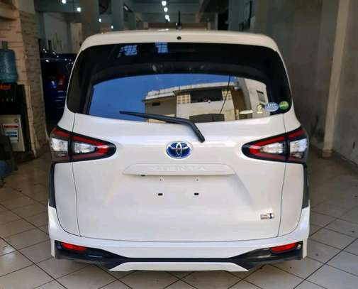 Toyota Harrier pearl image 1