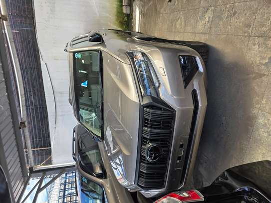 Toyota prado 2019 model image 2