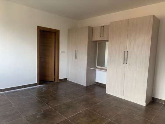 3 Bed Apartment with En Suite at Lantana Road image 4