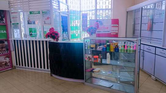 SALON AND BARBERSHOP FOR SALE IN DONHOLM image 4