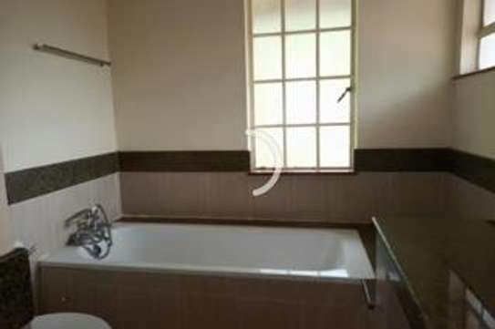5 Bed Townhouse with En Suite at Lone Tree image 7