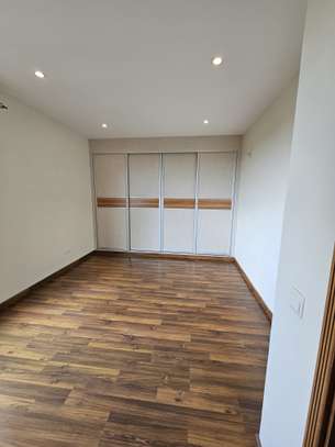 4 Bed Apartment with En Suite in Parklands image 6