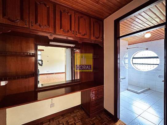 5 Bed Townhouse in Brookside image 10
