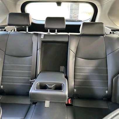 Toyota Rav4 2019 white 2wd image 6