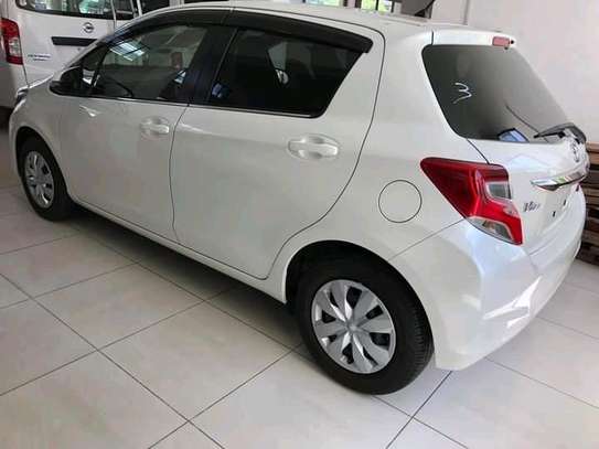 Toyota vitz image 3