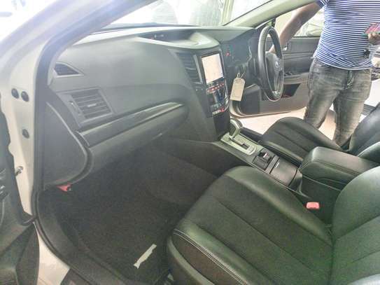 Subaru legacy hatchback image 7
