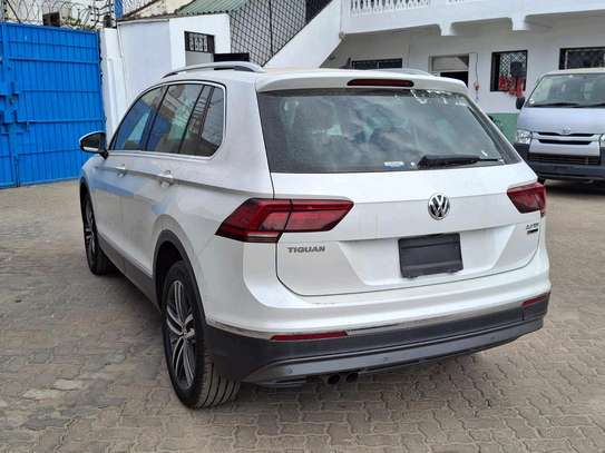 Volkswagen Tiguan Sunroof White TDI 2018 2000cc image 9