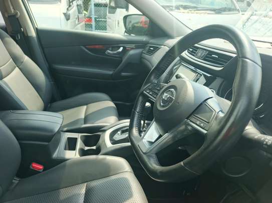 Nissan X-Trail sunroof image 9