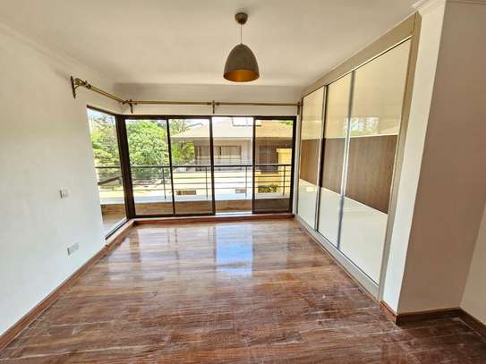 5 Bed Townhouse with En Suite in Lavington image 4