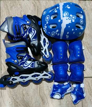Skates+helmet+knee guard+hand gear image 2
