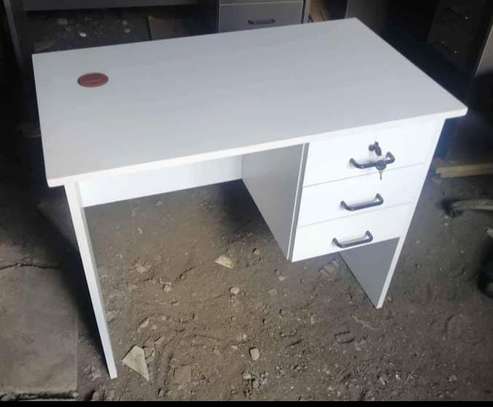 Modern  model super quality office tables image 2
