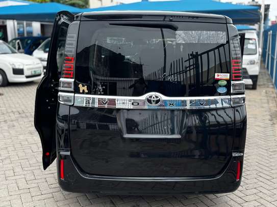 Toyota voxy 2018 Black image 4