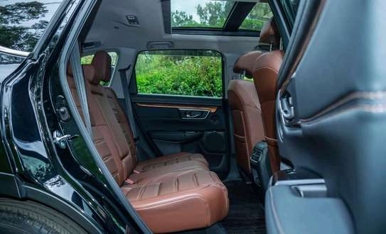 Honda CR-V black color fully loaded 2018 model image 2