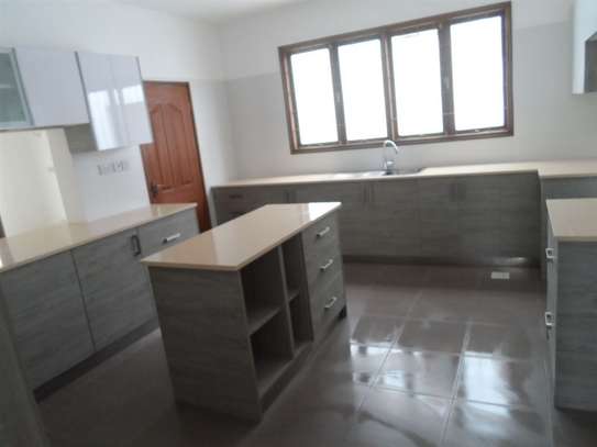 4 Bed House with En Suite in Mkomani image 11