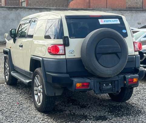Make Toyota FJ Cruiser Beige color 2018 model. image 2