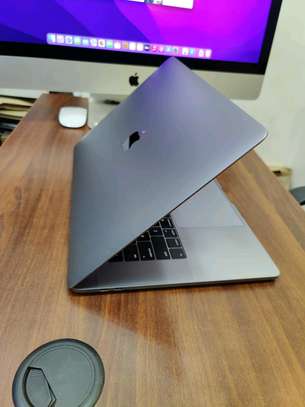 MacBook Pro 2016 image 3