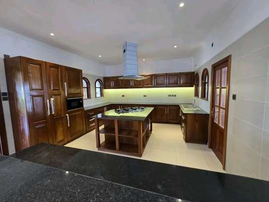 3 Bed Apartment with En Suite at Green Wood Drive image 22