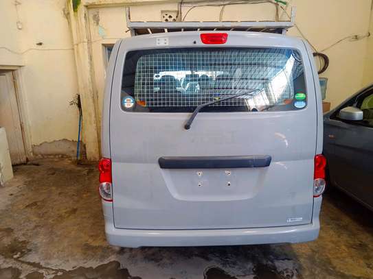 Nissan nv 200 manual petrol with carrier image 9