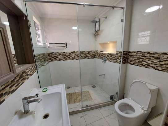 5 Bed Townhouse with En Suite at Royal Villas image 15
