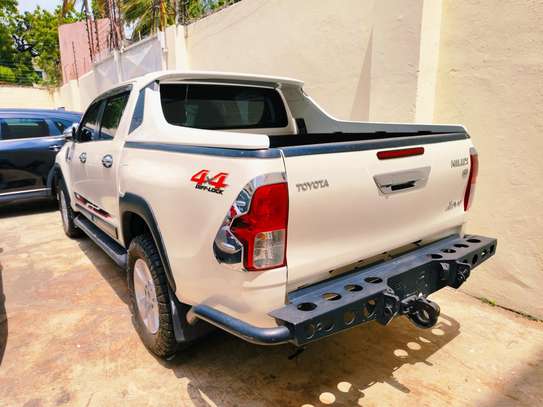 Toyota Hilux double cabin white 2017 diesel image 8