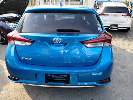 Toyota Auris mileage 7000kms only image 9