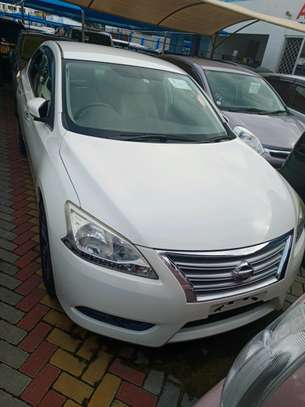 Nissan Syphy pearl white image 9