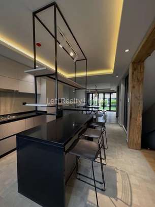 4 Bed Townhouse with En Suite in Lavington image 4